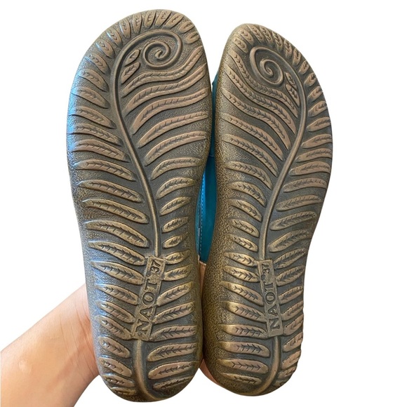 Naot Women's Papaki Teal Nubuck/Latter Brown Leather Sandals - Picture 5 of 8